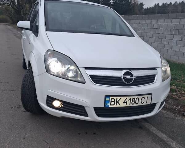 Белый Опель Зафира, объемом двигателя 1.9 л и пробегом 335 тыс. км за 5400 $, фото 10 на Automoto.ua