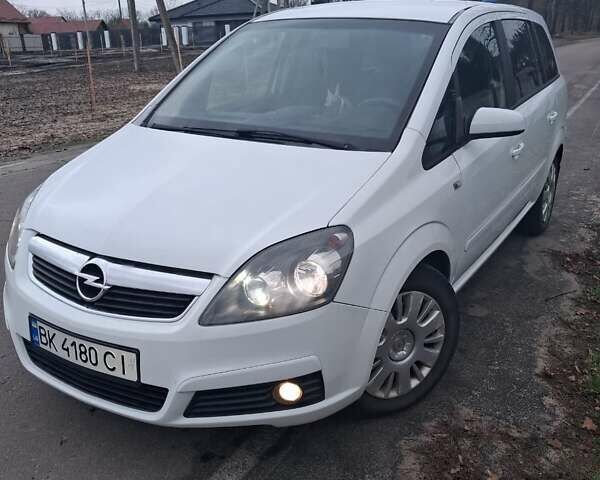Белый Опель Зафира, объемом двигателя 1.9 л и пробегом 335 тыс. км за 5400 $, фото 7 на Automoto.ua
