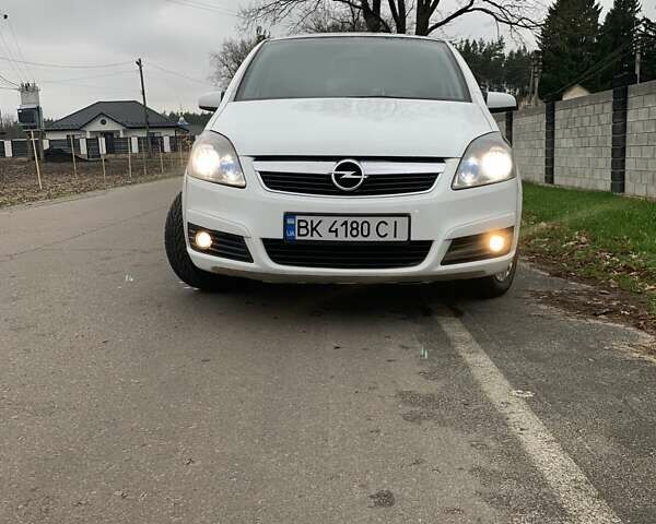 Белый Опель Зафира, объемом двигателя 1.9 л и пробегом 335 тыс. км за 5400 $, фото 12 на Automoto.ua