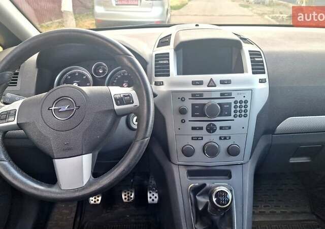 Белый Опель Зафира, объемом двигателя 1.91 л и пробегом 257 тыс. км за 6200 $, фото 6 на Automoto.ua