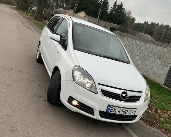 Белый Опель Зафира, объемом двигателя 1.9 л и пробегом 335 тыс. км за 5400 $, фото 8 на Automoto.ua