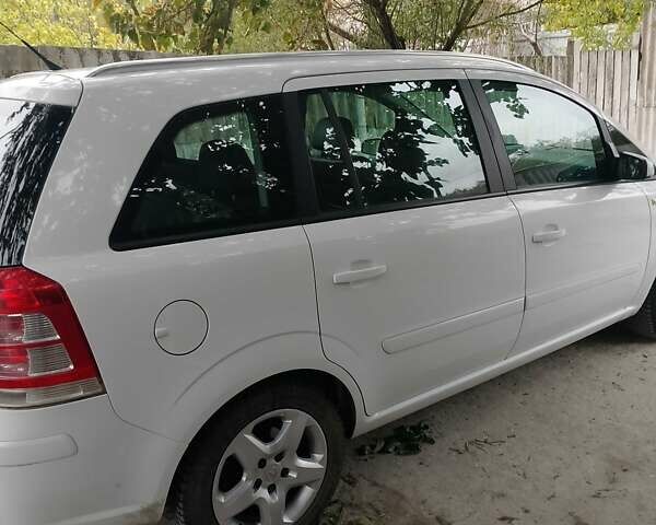 Опель Зафира 2008 в Сарате на Automoto.ua Белый Опель Зафира, объемом двигателя 1.7 л и пробегом 377 тыс. км за 6200 $, фото 2 на Automoto.ua