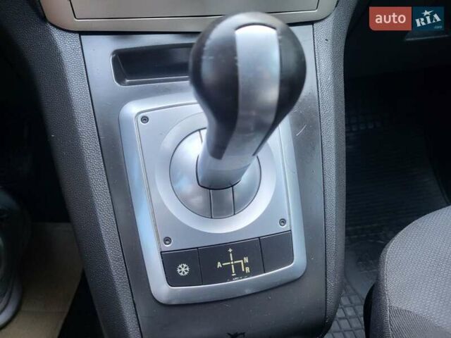 Опель Зафира 2008 в Хмельницком на Automoto.ua Белый Опель Зафира, объемом двигателя 1.8 л и пробегом 298 тыс. км за 5600 $, фото 116 на Automoto.ua