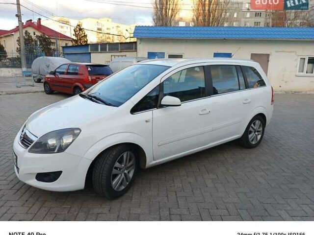 Белый Опель Зафира, объемом двигателя 1.69 л и пробегом 265 тыс. км за 6100 $, фото 4 на Automoto.ua