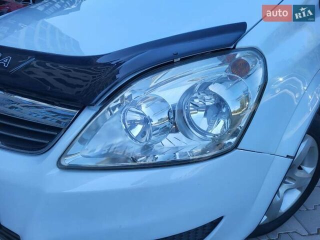 Опель Зафира 2008 в Хмельницком на Automoto.ua Белый Опель Зафира, объемом двигателя 1.8 л и пробегом 298 тыс. км за 5600 $, фото 3 на Automoto.ua