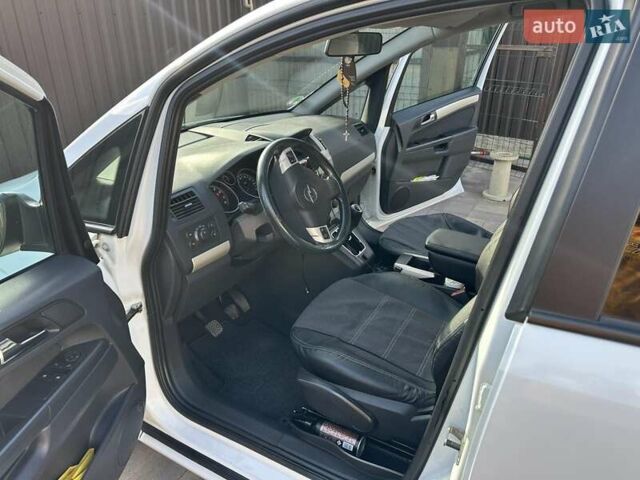 Белый Опель Зафира, объемом двигателя 1.6 л и пробегом 154 тыс. км за 6500 $, фото 4 на Automoto.ua