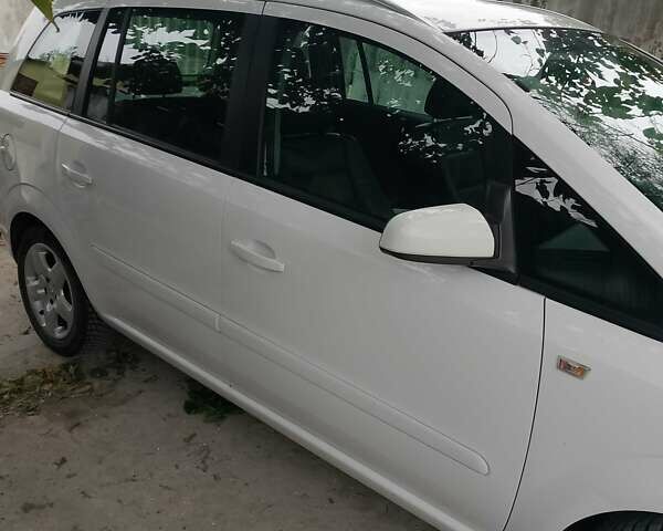 Опель Зафира 2008 в Сарате на Automoto.ua Белый Опель Зафира, объемом двигателя 1.7 л и пробегом 377 тыс. км за 6200 $, фото 1 на Automoto.ua