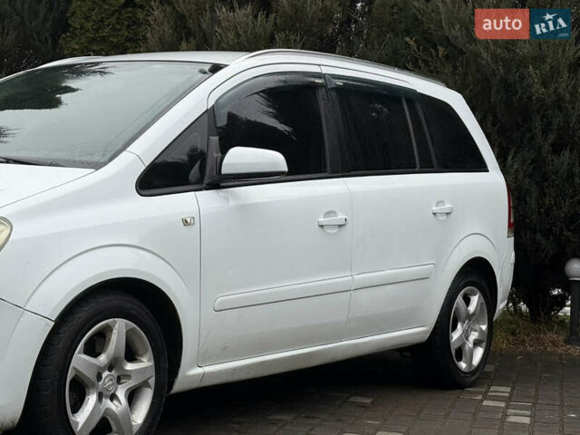 Белый Опель Зафира, объемом двигателя 1.69 л и пробегом 250 тыс. км за 4500 $, фото 1 на Automoto.ua