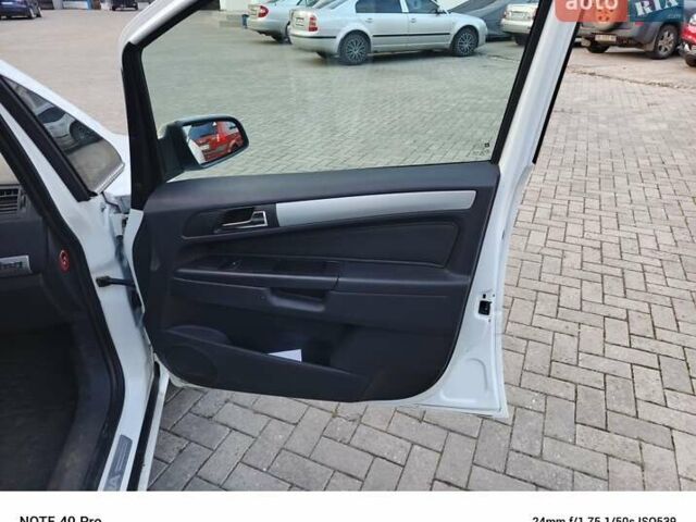 Белый Опель Зафира, объемом двигателя 1.69 л и пробегом 265 тыс. км за 6100 $, фото 14 на Automoto.ua