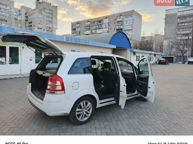 Белый Опель Зафира, объемом двигателя 1.69 л и пробегом 265 тыс. км за 6100 $, фото 21 на Automoto.ua