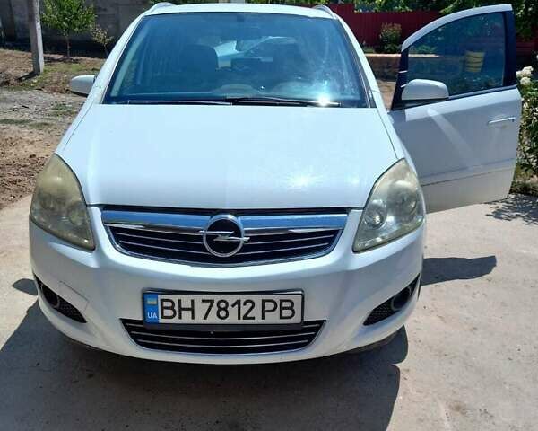 Белый Опель Зафира, объемом двигателя 1.6 л и пробегом 237 тыс. км за 6000 $, фото 1 на Automoto.ua