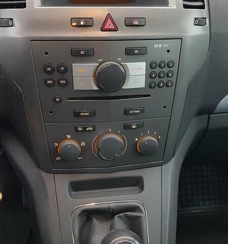 Белый Опель Зафира, объемом двигателя 1.6 л и пробегом 135 тыс. км за 5999 $, фото 5 на Automoto.ua