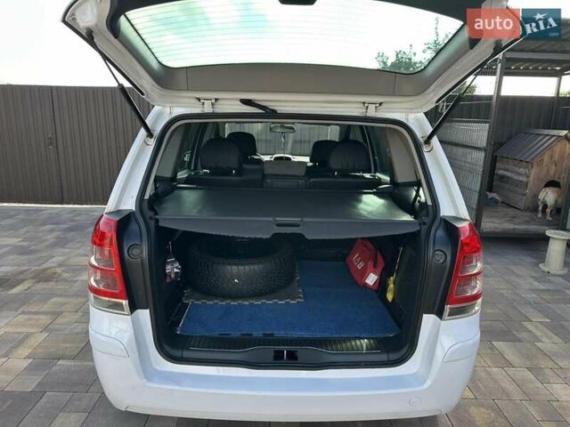 Белый Опель Зафира, объемом двигателя 1.6 л и пробегом 154 тыс. км за 6500 $, фото 3 на Automoto.ua