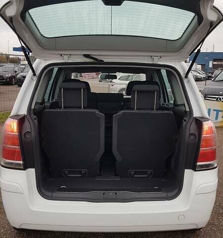 Білий Опель Зафіра, об'ємом двигуна 1.6 л та пробігом 135 тис. км за 5700 $, фото 15 на Automoto.ua