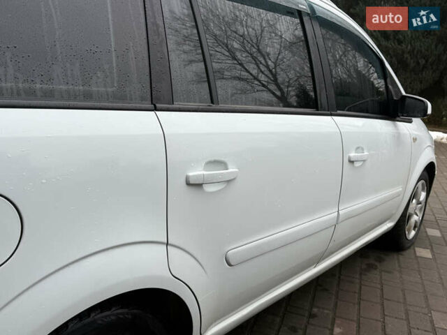 Белый Опель Зафира, объемом двигателя 1.69 л и пробегом 250 тыс. км за 4500 $, фото 6 на Automoto.ua