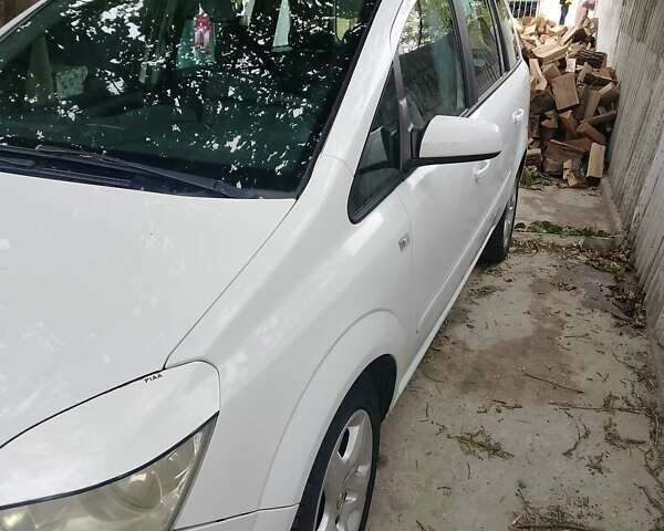 Опель Зафира 2008 в Сарате на Automoto.ua Белый Опель Зафира, объемом двигателя 1.7 л и пробегом 377 тыс. км за 6200 $, фото 6 на Automoto.ua