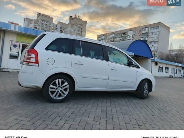 Белый Опель Зафира, объемом двигателя 1.69 л и пробегом 265 тыс. км за 6100 $, фото 2 на Automoto.ua