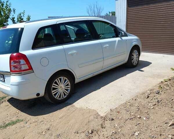 Белый Опель Зафира, объемом двигателя 1.6 л и пробегом 237 тыс. км за 6000 $, фото 2 на Automoto.ua