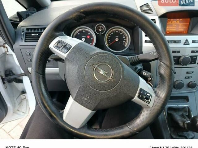 Белый Опель Зафира, объемом двигателя 1.69 л и пробегом 265 тыс. км за 6100 $, фото 19 на Automoto.ua