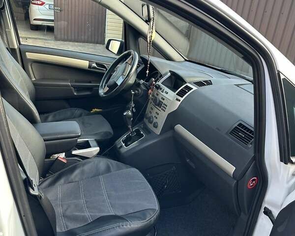 Белый Опель Зафира, объемом двигателя 1.6 л и пробегом 154 тыс. км за 6500 $, фото 7 на Automoto.ua