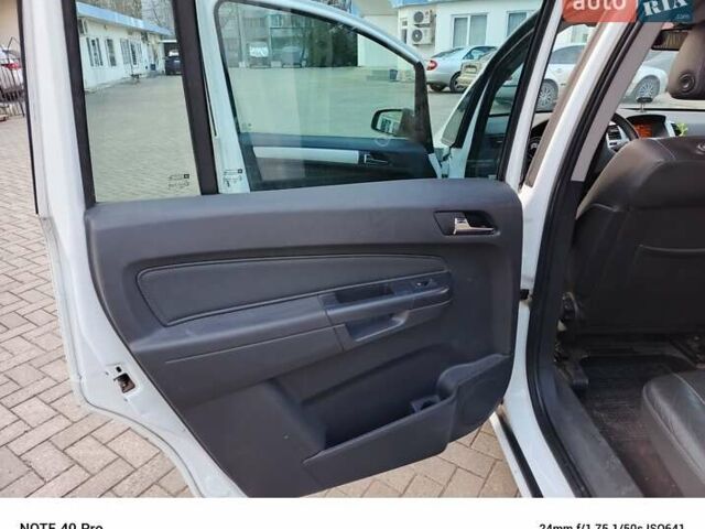 Белый Опель Зафира, объемом двигателя 1.69 л и пробегом 265 тыс. км за 6100 $, фото 11 на Automoto.ua