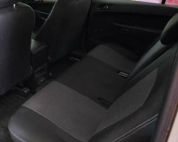 Белый Опель Зафира, объемом двигателя 1.6 л и пробегом 237 тыс. км за 6000 $, фото 3 на Automoto.ua