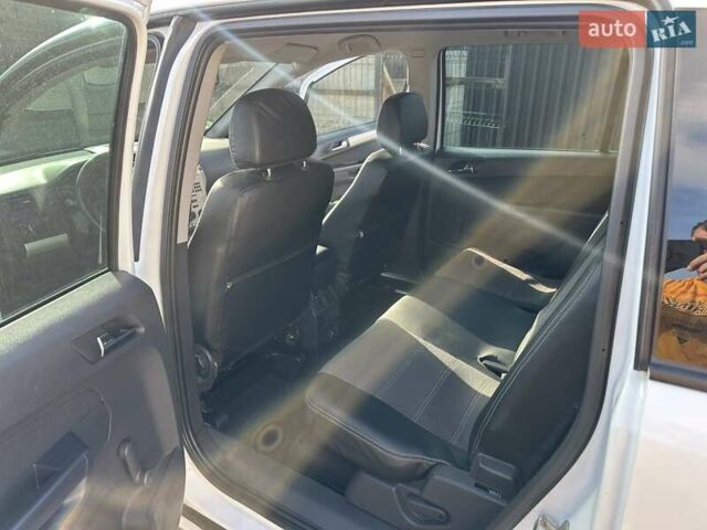 Белый Опель Зафира, объемом двигателя 1.6 л и пробегом 154 тыс. км за 6500 $, фото 5 на Automoto.ua