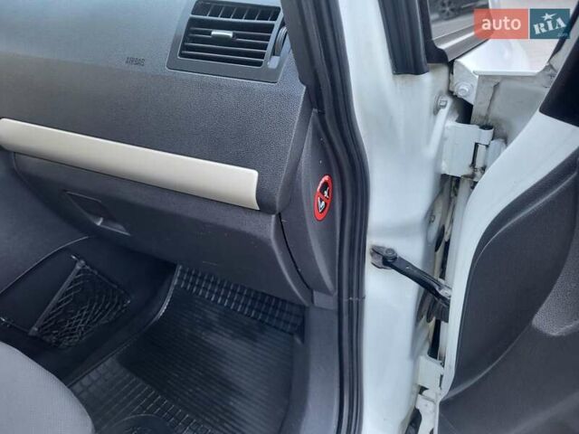 Опель Зафира 2008 в Хмельницком на Automoto.ua Белый Опель Зафира, объемом двигателя 1.8 л и пробегом 298 тыс. км за 5600 $, фото 103 на Automoto.ua