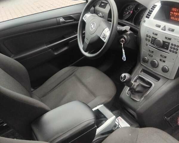 Белый Опель Зафира, объемом двигателя 1.6 л и пробегом 183 тыс. км за 6200 $, фото 7 на Automoto.ua