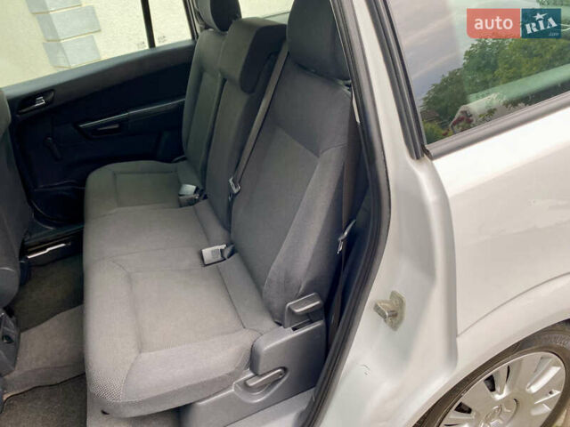 Белый Опель Зафира, объемом двигателя 1.6 л и пробегом 257 тыс. км за 6200 $, фото 13 на Automoto.ua