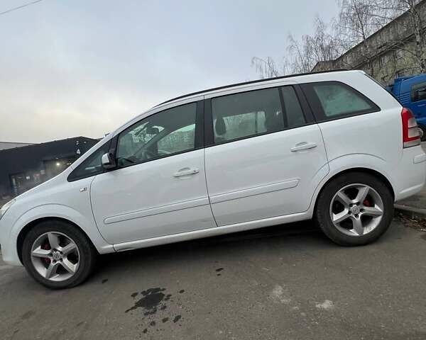 Белый Опель Зафира, объемом двигателя 1.7 л и пробегом 270 тыс. км за 5800 $, фото 3 на Automoto.ua