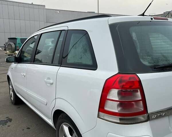 Белый Опель Зафира, объемом двигателя 1.7 л и пробегом 270 тыс. км за 5800 $, фото 4 на Automoto.ua