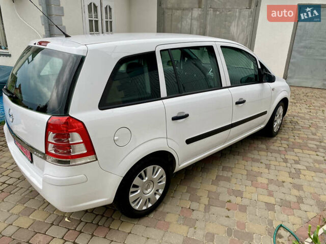 Белый Опель Зафира, объемом двигателя 1.6 л и пробегом 257 тыс. км за 6200 $, фото 8 на Automoto.ua