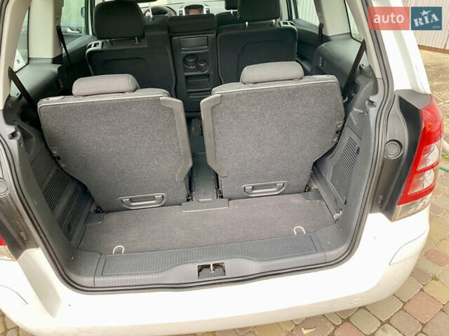 Белый Опель Зафира, объемом двигателя 1.6 л и пробегом 257 тыс. км за 6200 $, фото 15 на Automoto.ua