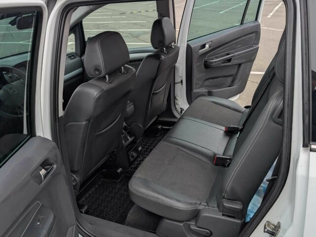 Білий Опель Зафіра, об'ємом двигуна 1.6 л та пробігом 211 тис. км за 7000 $, фото 8 на Automoto.ua