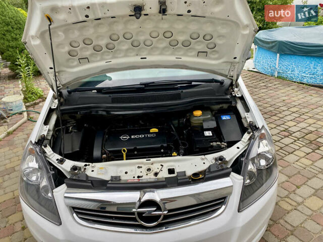 Белый Опель Зафира, объемом двигателя 1.6 л и пробегом 257 тыс. км за 6200 $, фото 21 на Automoto.ua