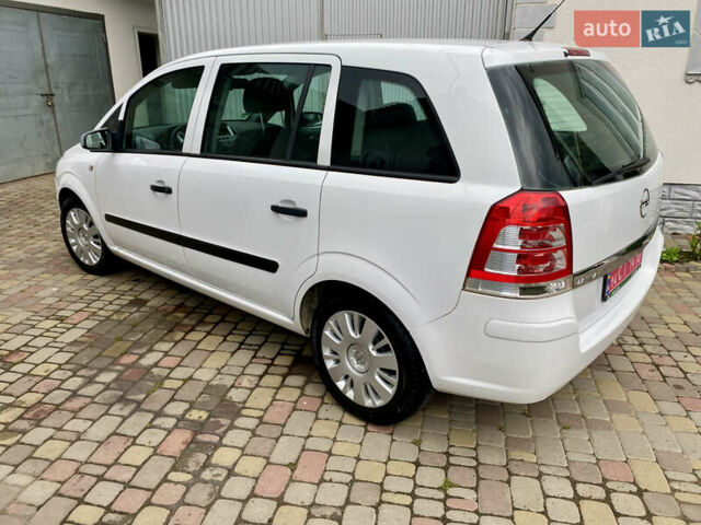 Белый Опель Зафира, объемом двигателя 1.6 л и пробегом 257 тыс. км за 6200 $, фото 4 на Automoto.ua