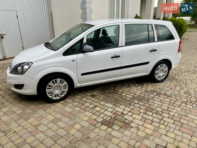 Белый Опель Зафира, объемом двигателя 1.6 л и пробегом 257 тыс. км за 6200 $, фото 3 на Automoto.ua