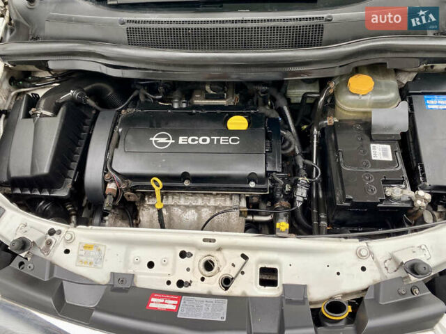 Белый Опель Зафира, объемом двигателя 1.6 л и пробегом 257 тыс. км за 6200 $, фото 22 на Automoto.ua