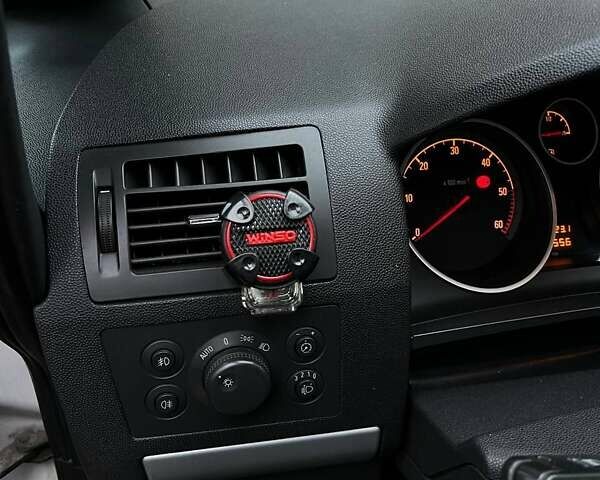 Белый Опель Зафира, объемом двигателя 1.7 л и пробегом 270 тыс. км за 5800 $, фото 13 на Automoto.ua