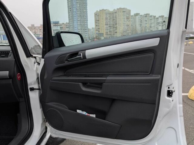 Білий Опель Зафіра, об'ємом двигуна 1.6 л та пробігом 211 тис. км за 7000 $, фото 6 на Automoto.ua