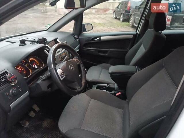 Белый Опель Зафира, объемом двигателя 1.7 л и пробегом 270 тыс. км за 5800 $, фото 20 на Automoto.ua