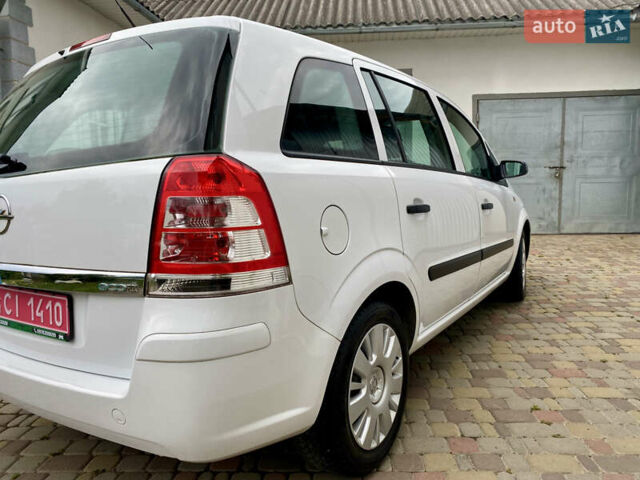 Белый Опель Зафира, объемом двигателя 1.6 л и пробегом 257 тыс. км за 6200 $, фото 7 на Automoto.ua