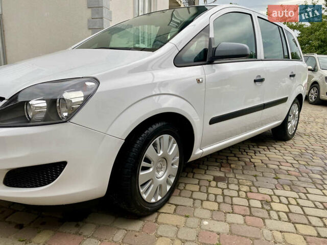 Белый Опель Зафира, объемом двигателя 1.6 л и пробегом 257 тыс. км за 5800 $, фото 2 на Automoto.ua