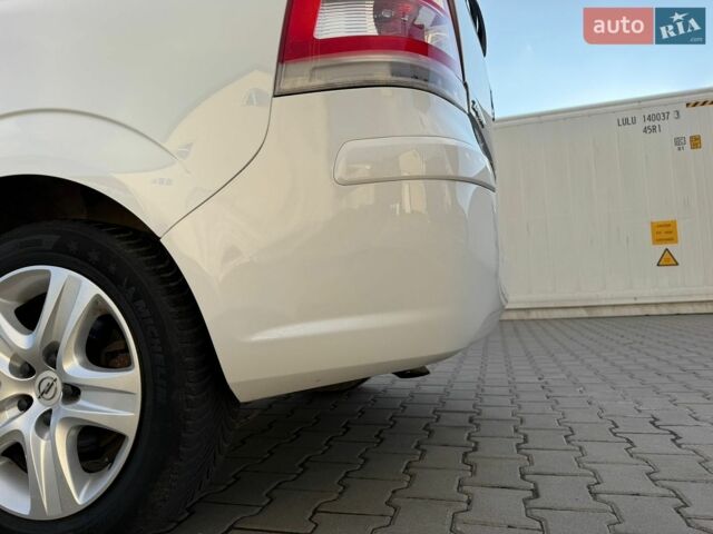Белый Опель Зафира, объемом двигателя 1.6 л и пробегом 153 тыс. км за 5400 $, фото 32 на Automoto.ua