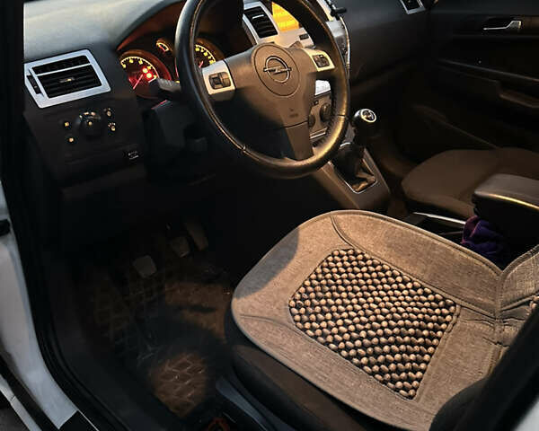 Білий Опель Зафіра, об'ємом двигуна 1.6 л та пробігом 193 тис. км за 5800 $, фото 9 на Automoto.ua