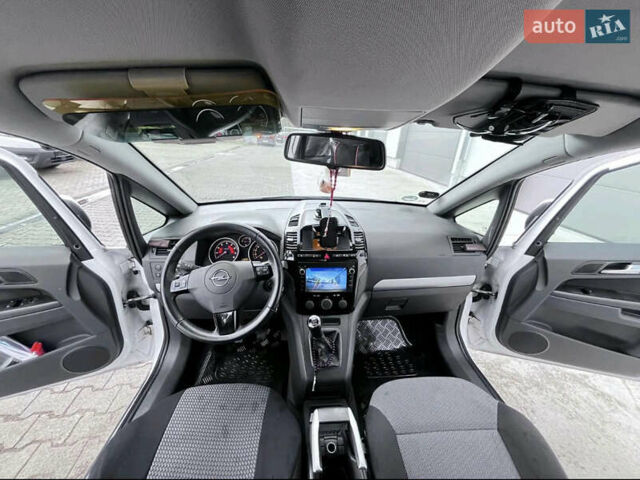 Белый Опель Зафира, объемом двигателя 1.6 л и пробегом 205 тыс. км за 5500 $, фото 4 на Automoto.ua