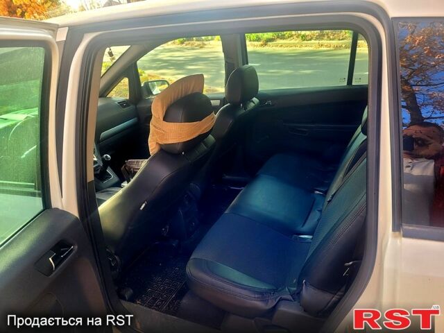 Белый Опель Зафира, объемом двигателя 1.7 л и пробегом 270 тыс. км за 6530 $, фото 2 на Automoto.ua