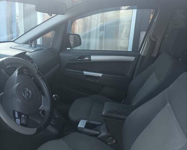 Белый Опель Зафира, объемом двигателя 1.8 л и пробегом 260 тыс. км за 7500 $, фото 10 на Automoto.ua