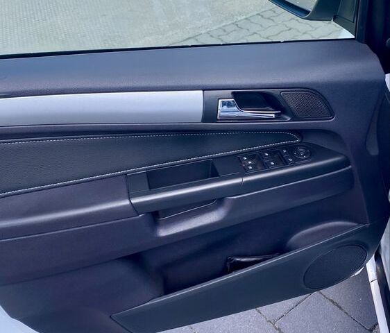 Белый Опель Зафира, объемом двигателя 1.7 л и пробегом 225 тыс. км за 7000 $, фото 12 на Automoto.ua